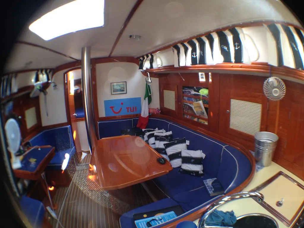Botel Cavallino Luxury House Boat Hotel