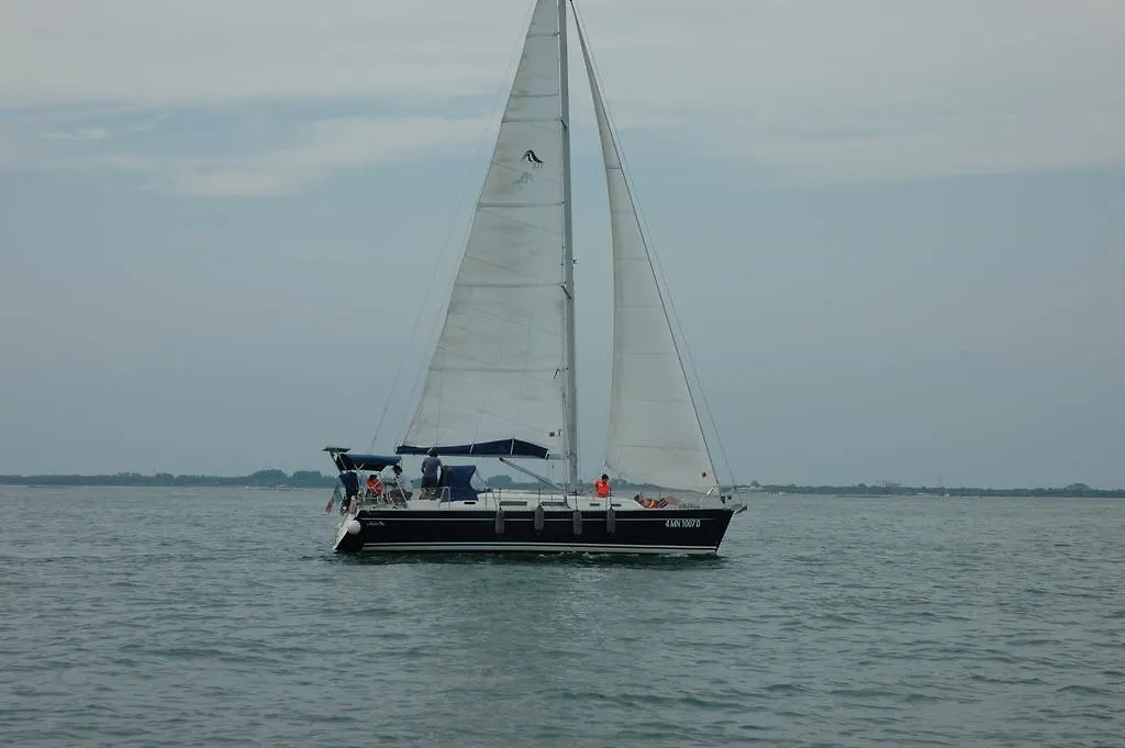 Cavallino Luxury House Boat Hotel 0*, Cavallino-Treporti